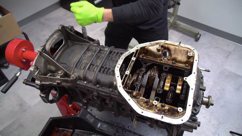 Illustration for article titled Master Tuner's Engine Teardown Explains Why the Toyota 2JZ Is Such a Legend